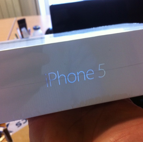 Rumor: packaging for low-cost iPhone leaked?