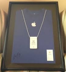 Sam Sung auctions off his Apple Store specialist card and other items