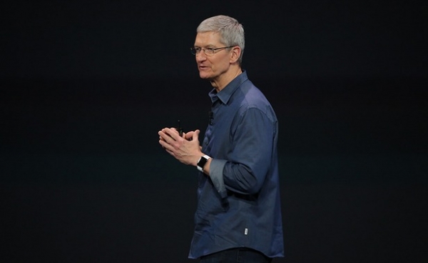 Tim Cook teases Apple Watch launch apps at trip to Germany