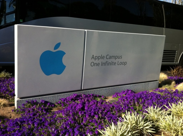 Apple cuts off developers in Crimea